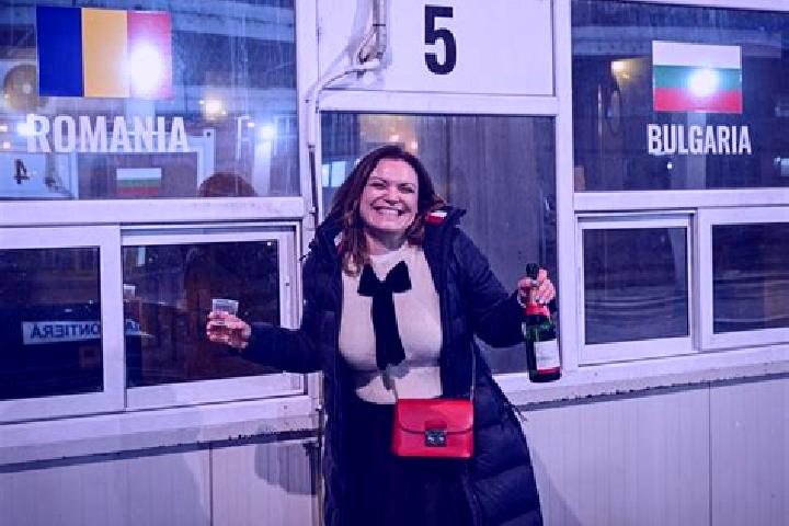 Naomi, 36 — Escort in Domnita, Romania