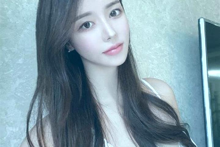 Naomi, 36 — Escort in Zhengmo, China