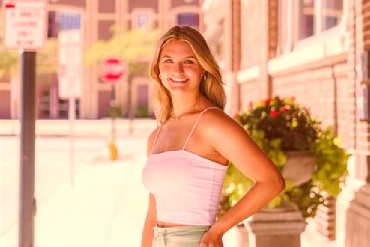 Naomi, 37 — Escort in De Pere, United States