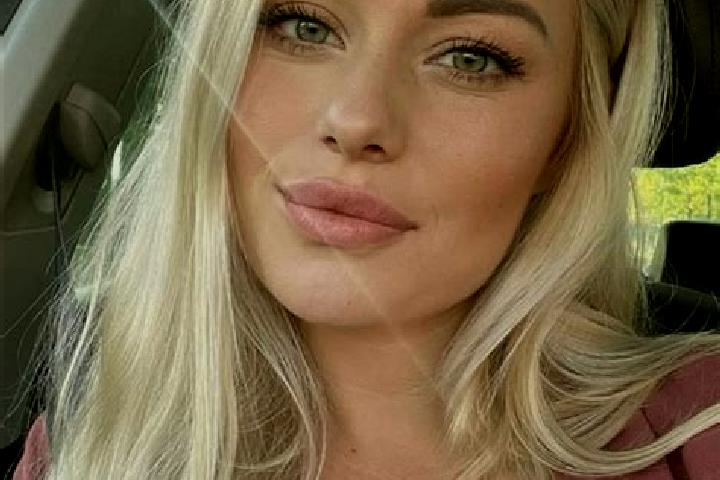 Naomi, 38, a blonde hazel-eyed european companion based in Lab. Offering CIM, 69, Prostate Massage. Available for incall and outcall, overnight bookings avai...