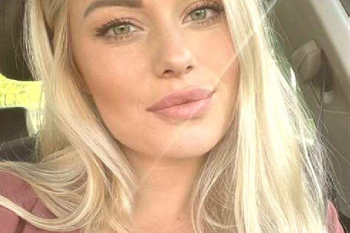 Naomi, 38, a blonde hazel-eyed european companion based in Perolandia. Offering Travel Companion, Erotic Massage, BDSM. Available for incall and outcall, ove...