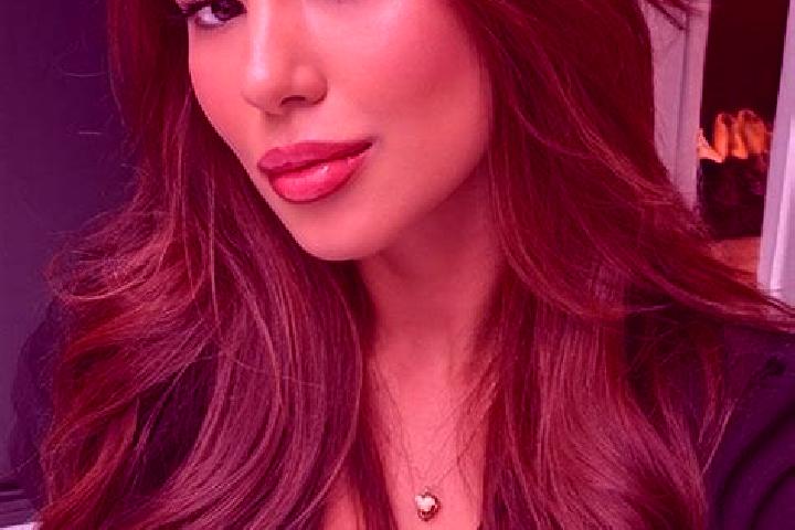 Naomi, 38, a chestnut dark-eyed latina companion based in Kirishi. Offering Fetish, Striptease, Tantra. Available for incall and outcall, day and evening dates.