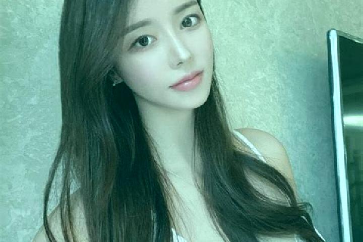 Naomi, 39 — Escort in Ha erlong, China