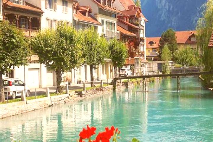 Natalie, 20 — Escort in Lumino, Switzerland