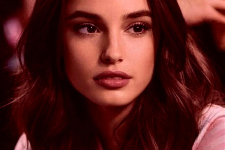 Natalie, 21, a brunette brown-eyed mediterranean companion based in Cecelice. Offering Striptease, Dinner Date, Duos. Available for incall and outcall, day a...
