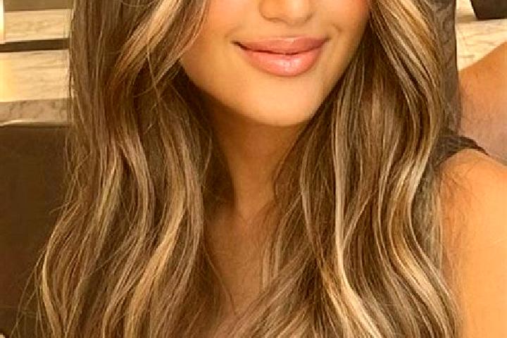 Natalie, 21, a dark blonde brown-eyed mixed companion based in Parobe. Offering OWO, A-Level, Dinner Date, Party Girl, Duos. Available for incall and outcall...