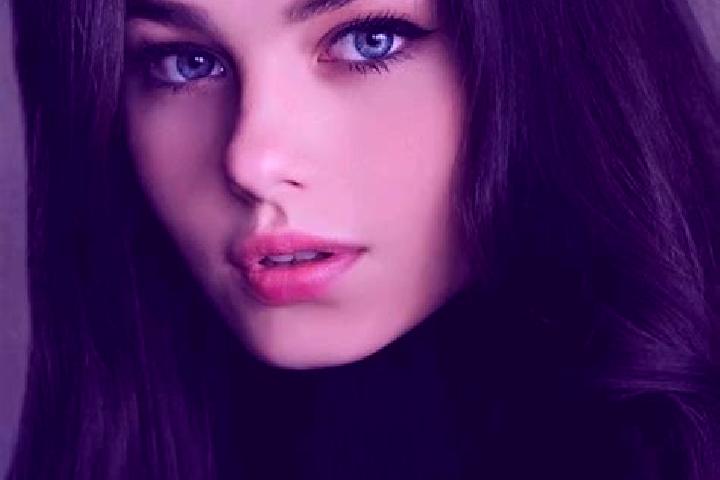 Natalie, 21, a red grey-eyed slavic companion based in Valea Mica. Offering BDSM, Party Girl, OWO. Available for incall and outcall, day and evening dates.