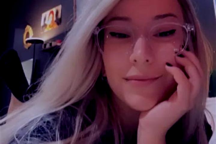 Natalie, 22, a platinum blonde grey-eyed latina companion based in Espirito Santo do Turvo. Offering Duos, Travel Companion, GFE, Fetish, BDSM. Available for...