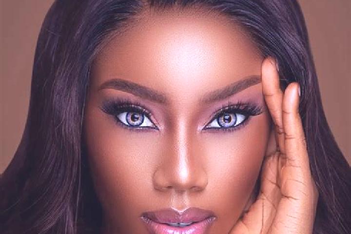 Natalie, 22, a red blue-eyed ebony companion based in Forest Hill South. Offering GFE, Domination, Duos, Fetish. Available for incall and outcall, day and ev...
