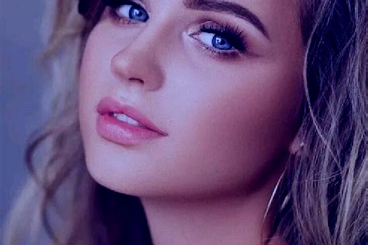 Natalie, 23, a dark blonde blue-eyed mediterranean companion based in Vallabregues. Offering Erotic Massage, Deep French Kissing, Prostate Massage. Available...