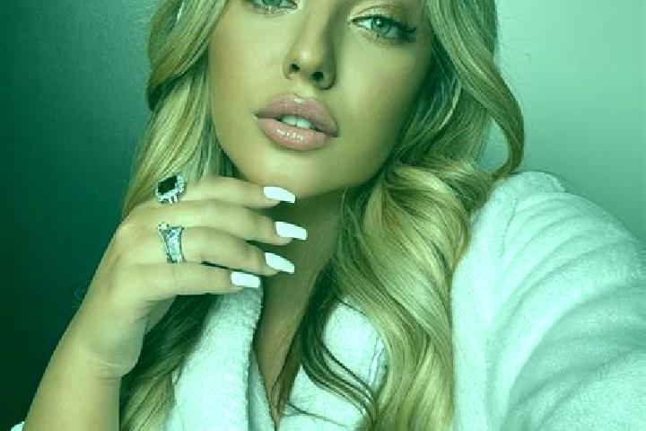 Natalie, 23 — Escort in Hong, Denmark