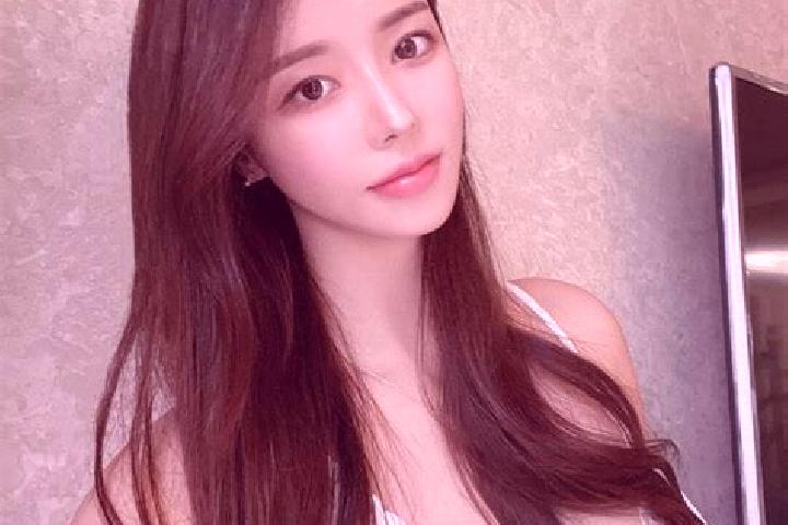 Natalie, 23 — Escort in Miaoxiang, China
