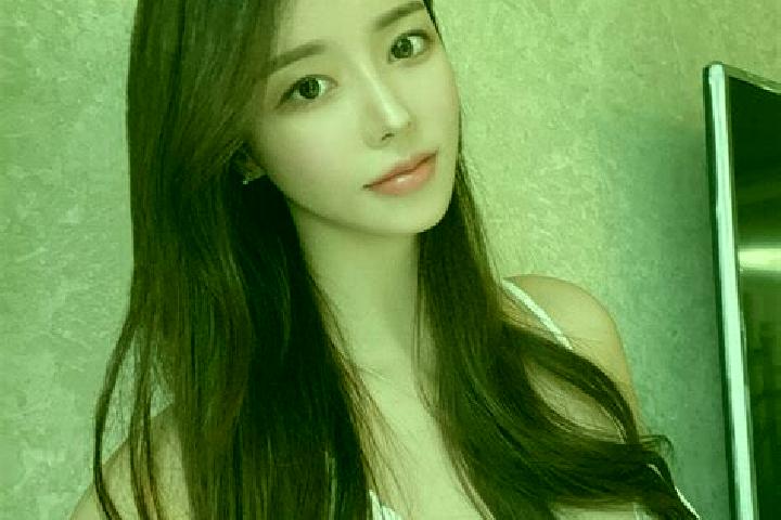 Natalie, 23 — Escort in Yanglinwei, China