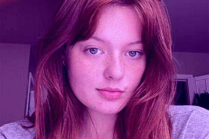 Natalie, 24, a auburn hazel-eyed caucasian companion based in Yavas. Offering GFE, Deep French Kissing. Available for incall and outcall, day and evening dates.
