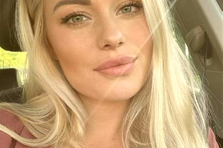 Natalie, 24, a platinum blonde hazel-eyed caucasian companion based in Dokurcun. Offering BDSM, Tantra, A-Level, Dinner Date, Travel Companion. Available for...