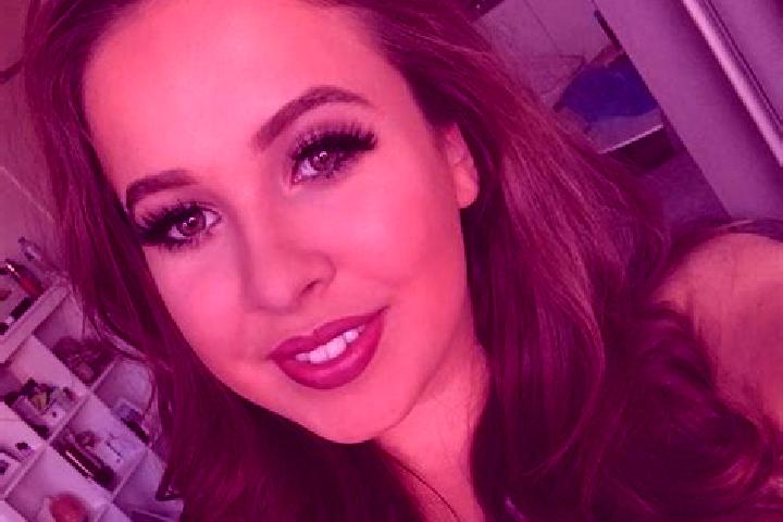 Natalie, 25, a auburn green-eyed latina companion based in El Benque. Offering Dinner Date, Fetish, Deep French Kissing, Massage. Available for incall and ou...