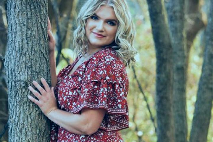 Natalie, 25 — Escort in Lindstrom, United States