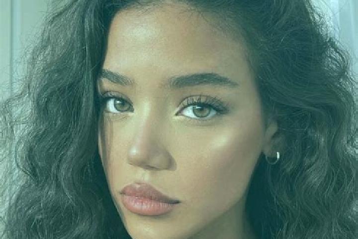 Natalie, 26, a black brown-eyed mediterranean companion based in Prislopu Mare. Offering GFE, CIM, Girlfriend Experience, Roleplay. Available for incall and ...