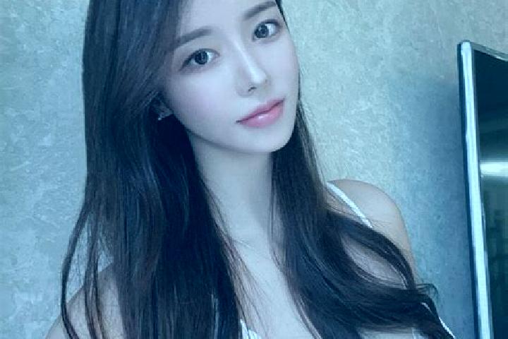 Natalie, 26 — Escort in Erkou, China