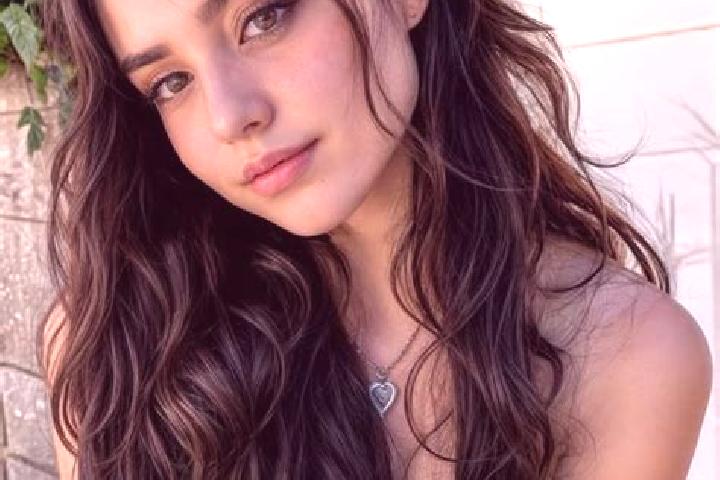 Natalie, 27, a auburn amber-eyed middle eastern companion based in Charlesworth. Offering Couples, Fetish, OWO, Duos. Available for incall and outcall, overn...