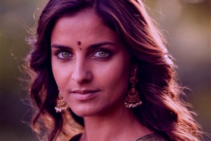 Natalie, 27, a chestnut green-eyed indian companion based in Herchweiler. Offering CIM, Tantra, Party Girl. Available for incall and outcall, overnight booki...