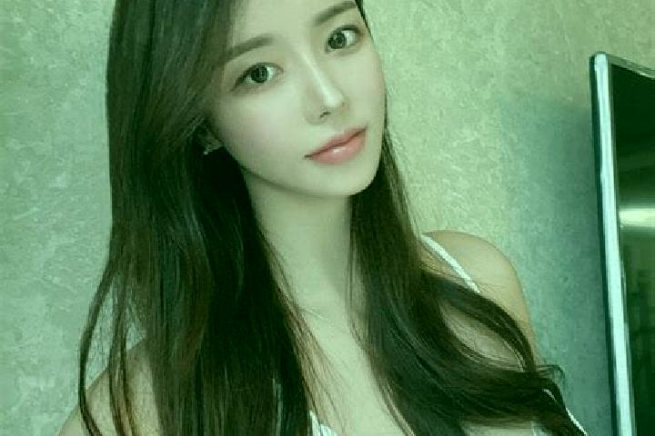 Natalie, 27 — Escort in Guzhai, China