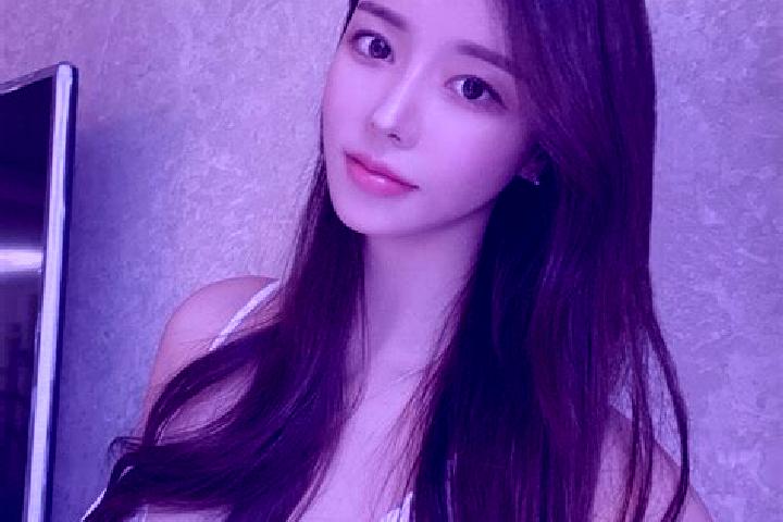 Natalie, 27 — Escort in Shuangtashan, China