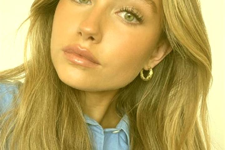 Natalie, 28, a dark blonde green-eyed mediterranean companion based in La Argentina. Offering A-Level, BDSM, Fetish, Tantra. Available for incall and outcall...