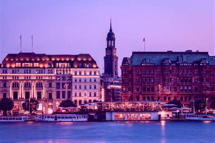 Natalie, 28 — Escort in Tomtebo, Sweden
