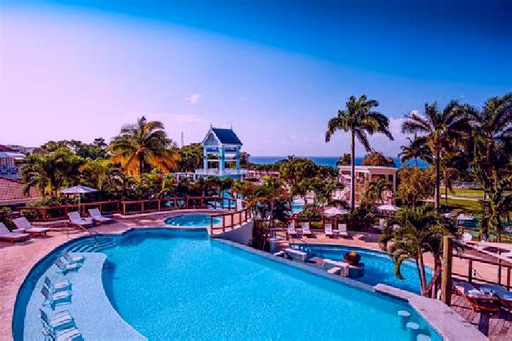 Natalie, 29, a chestnut grey-eyed caribbean companion based in Ocho Rios. Offering Dinner Date, Roleplay, A-Level. Available for incall and outcall, overnigh...