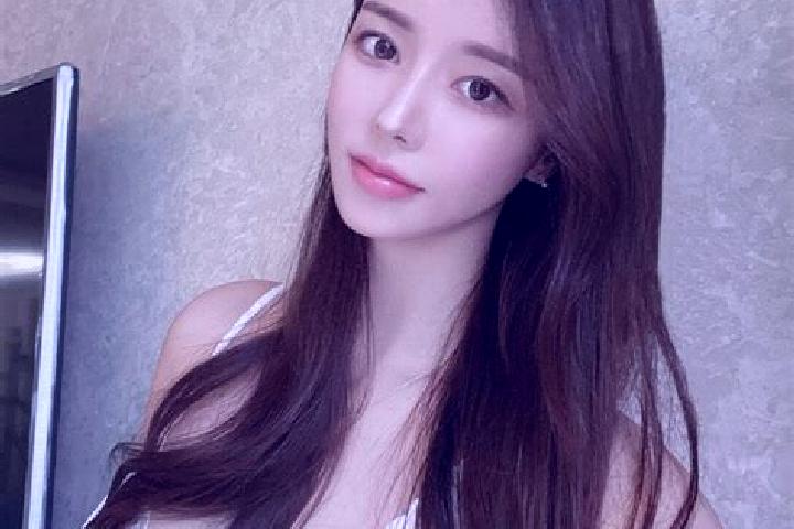 Natalie, 29 — Escort in Xiegang, China