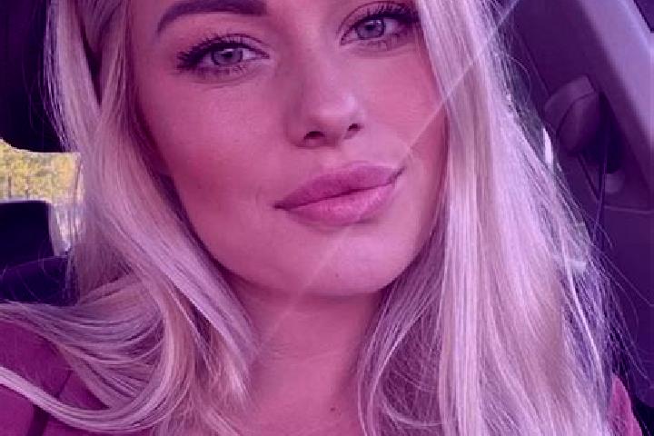 Natalie, 30, a blonde hazel-eyed ebony companion based in West Linton. Offering Erotic Massage, Prostate Massage, Deep French Kissing, 69, Dinner Date. Avail...