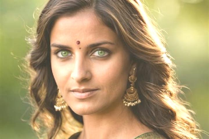 Natalie, 30, a chestnut green-eyed indian companion based in Kleine-Spouwen. Offering GFE, CIM, Travel Companion, Girlfriend Experience. Available for incall...