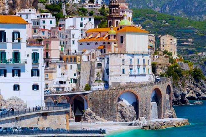 Natalie, 30 — Escort in Angera, Italy