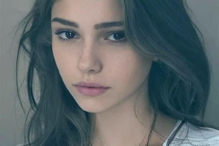 Natalie, 31, a brunette brown-eyed slavic companion based in Muhuatl. Offering Roleplay, Tantra. Available for incall and outcall, overnight bookings available.