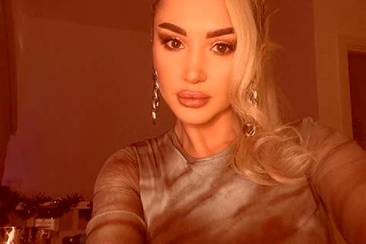 Natalie, 32, a auburn amber-eyed european companion based in Kafr Saqr. Offering BDSM, Overnight, GFE. Available for incall and outcall, day and evening dates.