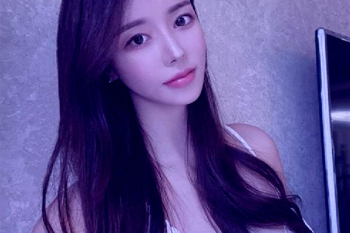 Natalie, 32 — Escort in Zhuhe, China