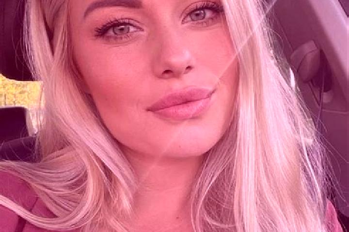 Natalie, 34, a blonde hazel-eyed mediterranean companion based in Santa Isabel. Offering OWO, Roleplay, Striptease, Dinner Date, Erotic Massage. Available fo...