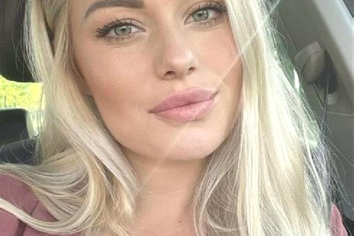 Natalie, 34, a blonde hazel-eyed middle eastern companion based in Kladruby. Offering Erotic Massage, BDSM, Roleplay, Party Girl. Available for incall and ou...