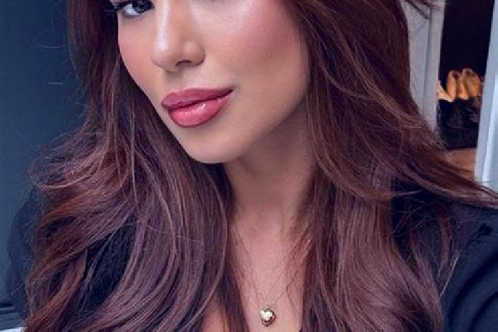 Natalie, 34, a chestnut brown-eyed latina companion based in Epargnes. Offering Roleplay, Duos, OWO. Available for incall and outcall, day and evening dates.
