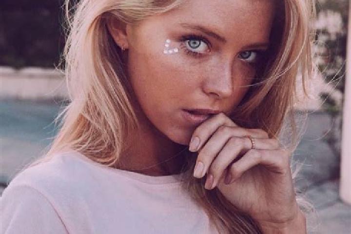 Natalie, 35, a blonde blue-eyed caribbean companion based in Koempoec. Offering Striptease, OWO, Duos, Travel Companion. Available for incall and outcall, da...