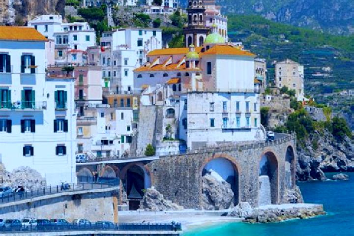 Natalie, 35 — Escort in Calavino, Italy