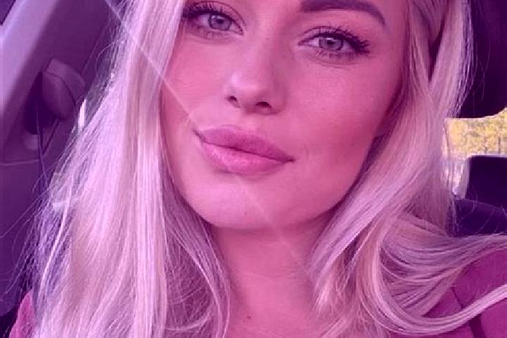Natalie, 36, a blonde hazel-eyed latina companion based in Babbie. Offering 69, Striptease, Erotic Massage, Duos. Available for incall and outcall, overnight...