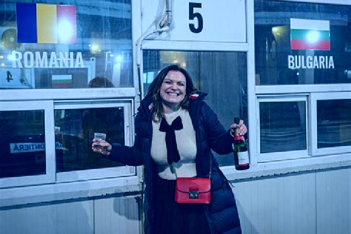 Natalie, 36 — Escort in Corbsori, Romania