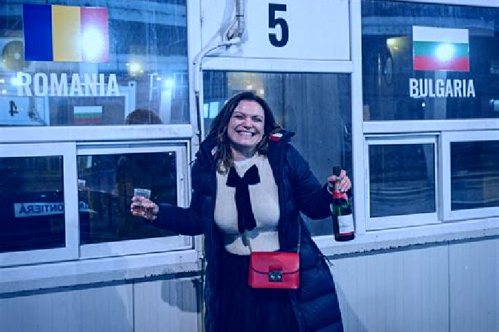 Natalie, 36 — Escort in Plopana, Romania