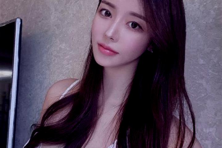 Natalie, 37 — Escort in Tianqiaoling, China