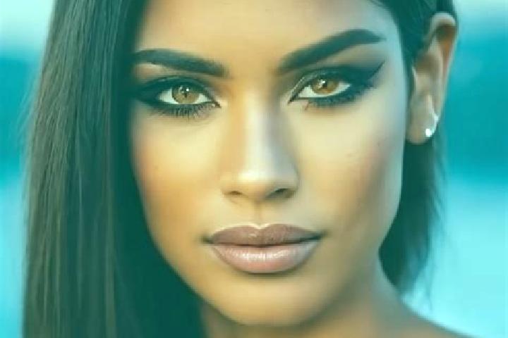 Nora, 20, a auburn amber-eyed latina companion based in Aneho. Offering Tantra, A-Level, Massage, 69. Available for incall and outcall, overnight bookings av...