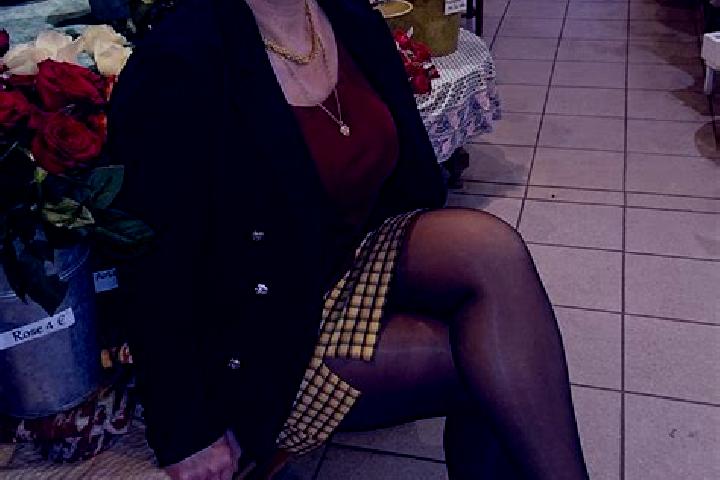 Nora, 20 — Escort in Bas-en-Basset, France