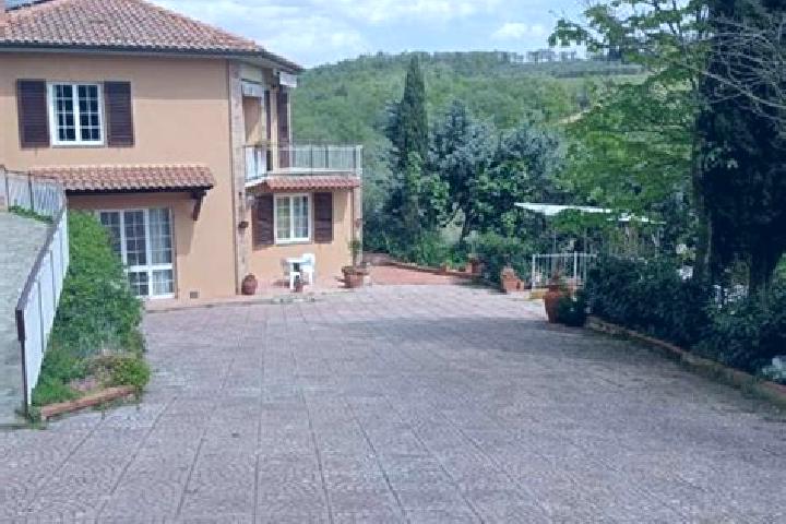 Nora, 20 — Escort in Ponte A Bozzone, Italy