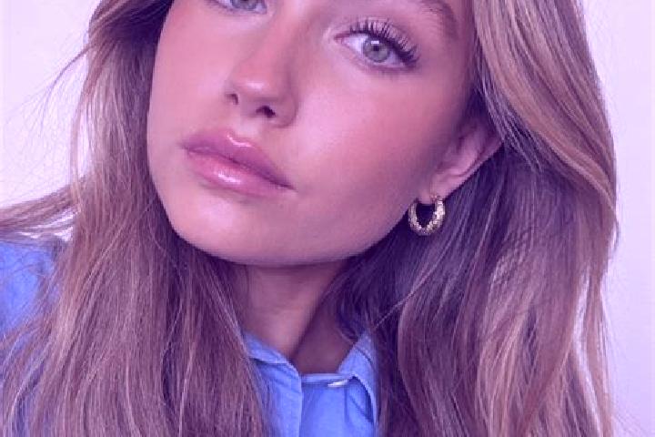 Nora, 21, a dark blonde green-eyed mixed companion based in Semalens. Offering Tantra, Deep French Kissing, Erotic Massage, A-Level. Available for incall and...